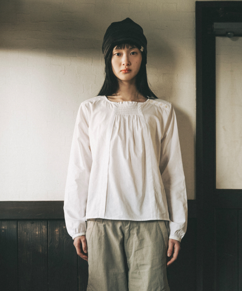OHESHIO（オヘシオ）の「SMOCKED SHIRRING BLOUSE, WHITE（シャツ/ブラウス・レディース・その他・FREE）」の2枚目の写真