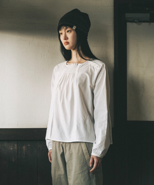 OHESHIO（オヘシオ）の「SMOCKED SHIRRING BLOUSE, WHITE（シャツ/ブラウス・レディース・その他・FREE）」の3枚目の写真