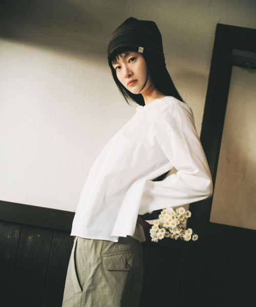 OHESHIO（オヘシオ）の「SMOCKED SHIRRING BLOUSE, WHITE（シャツ/ブラウス・レディース・その他・FREE）」の5枚目の写真