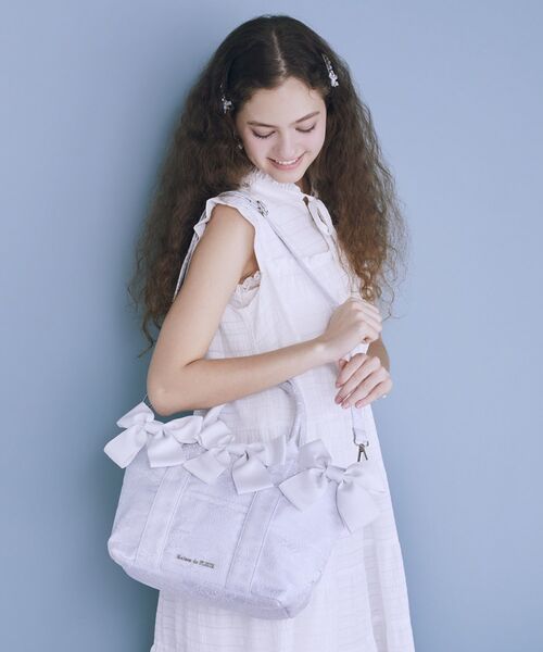 Maison de FLEUR(メゾンドフルール)の「ブルーマニアボリュームリボン2WayトートMバッグ(トートバッグ・レディース・ライトブルー・FREE)」の18枚目の写真