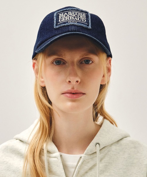 MARITHE + FRANCOIS GIRBAUD(マリテフランソワジルボー)の「PIGMENT SMALL CLASSIC LOGO CAP(キャップ・レディース・ダークブルー/ピンク/ブラック系/ブラウン・フリー)」の3枚目の写真
