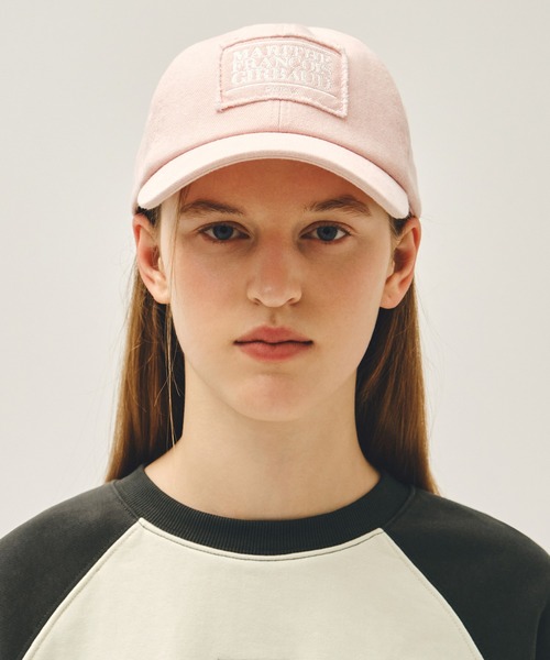 MARITHE + FRANCOIS GIRBAUD(マリテフランソワジルボー)の「PIGMENT SMALL CLASSIC LOGO CAP(キャップ・レディース・ダークブルー/ピンク/ブラック系/ブラウン・フリー)」の4枚目の写真