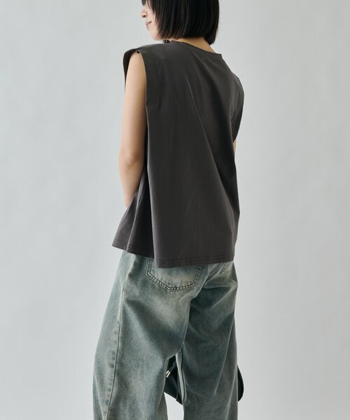goocy(グーシー)の「【接触冷感】タックノースリT(Tシャツ/カットソー・レディース・チャコールグレー/ホワイト/カーキ/ブラック・FREE)」の5枚目の写真