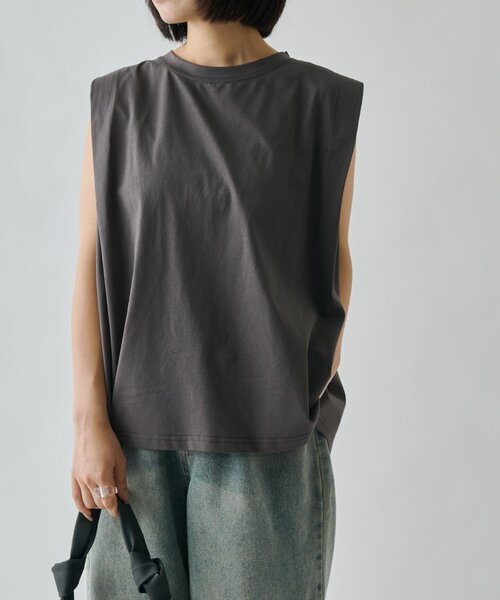 goocy(グーシー)の「【接触冷感】タックノースリT(Tシャツ/カットソー・レディース・チャコールグレー/ホワイト/カーキ/ブラック・FREE)」の6枚目の写真