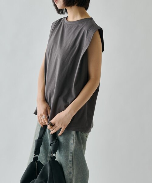 goocy(グーシー)の「【接触冷感】タックノースリT(Tシャツ/カットソー・レディース・チャコールグレー/ホワイト/カーキ/ブラック・FREE)」の7枚目の写真