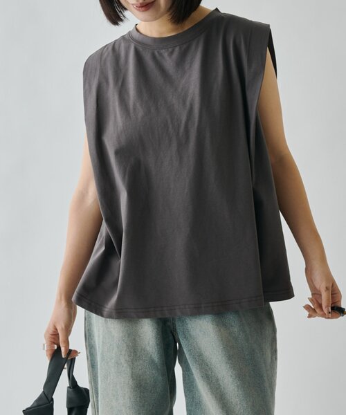 goocy(グーシー)の「【接触冷感】タックノースリT(Tシャツ/カットソー・レディース・チャコールグレー/ホワイト/カーキ/ブラック・FREE)」の11枚目の写真