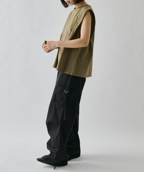 goocy(グーシー)の「【接触冷感】タックノースリT(Tシャツ/カットソー・レディース・チャコールグレー/ホワイト/カーキ/ブラック・FREE)」の12枚目の写真