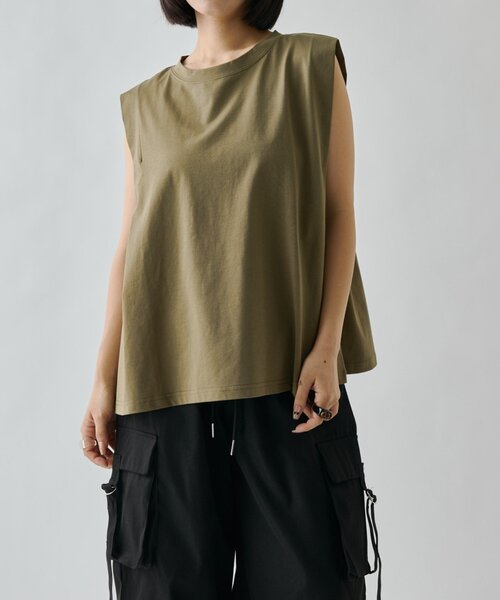 goocy(グーシー)の「【接触冷感】タックノースリT(Tシャツ/カットソー・レディース・チャコールグレー/ホワイト/カーキ/ブラック・FREE)」の13枚目の写真