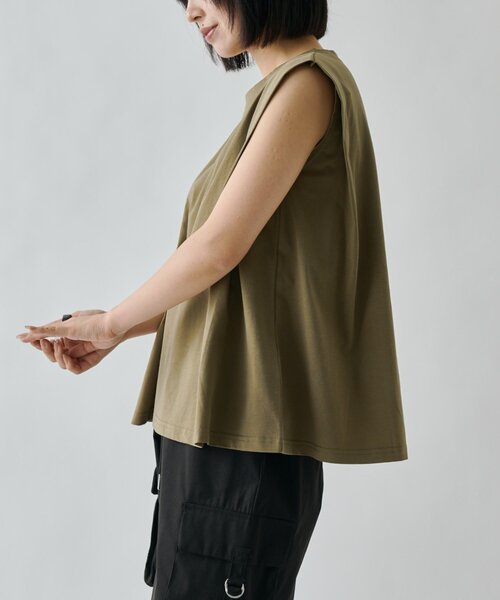goocy(グーシー)の「【接触冷感】タックノースリT(Tシャツ/カットソー・レディース・チャコールグレー/ホワイト/カーキ/ブラック・FREE)」の14枚目の写真