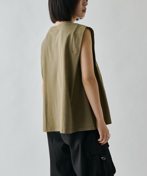goocy(グーシー)の「【接触冷感】タックノースリT(Tシャツ/カットソー・レディース・チャコールグレー/ホワイト/カーキ/ブラック・FREE)」の16枚目の写真