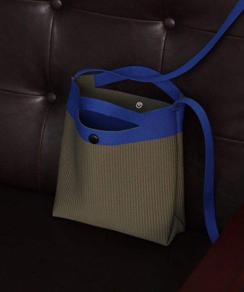 ROOTOTE(ルートート)の「ROOTOTE 2WAYニットミニトート&ショルダー(トートバッグ・レディース・ブラック・FREE)」の3枚目の写真