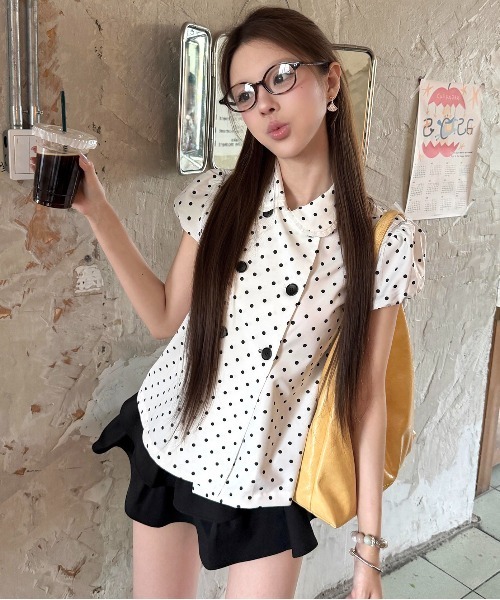 gossip!ロサンゼルス(ゴシップロサンゼルス)の「【Y2Kガーリー】 レトロドット柄フラットカラーシャツ(Tシャツ/カットソー・レディース・ドット・M/S)」の1枚目の写真