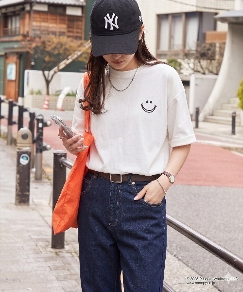 Megil(メギル)の「フェイスロゴプリントTシャツ(Tシャツ/カットソー・レディース・ホワイト/ブラック・LARGE/X-LARGE/MEDIUM)」の4枚目の写真