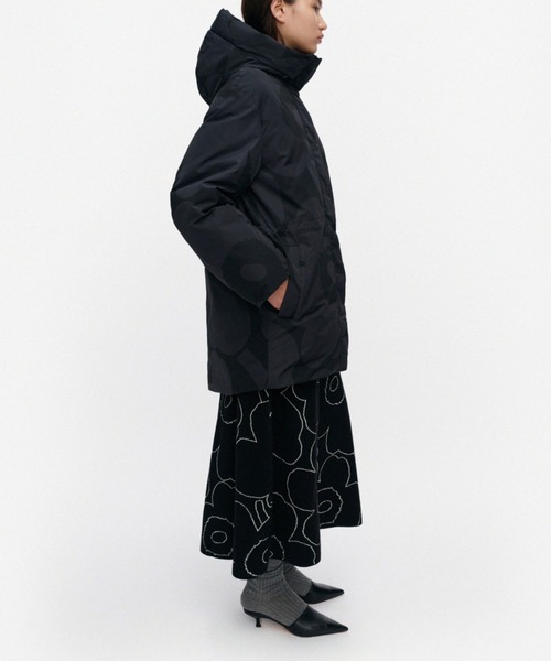 marimekko（マリメッコ）の「【バナー掲載特典付】Kaannos Unikko / down coat（ダウンジャケット/コート・レディース・ブラック・X-SMALL/LARGE/MEDIUM/SMALL）」の4枚目の写真