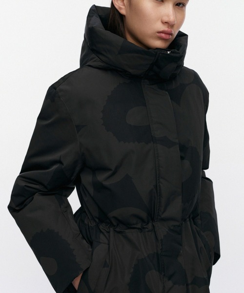marimekko（マリメッコ）の「【バナー掲載特典付】Kaannos Unikko / down coat（ダウンジャケット/コート・レディース・ブラック・X-SMALL/LARGE/MEDIUM/SMALL）」の6枚目の写真