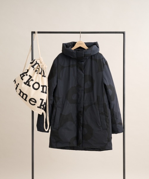 marimekko（マリメッコ）の「【バナー掲載特典付】Kaannos Unikko / down coat（ダウンジャケット/コート・レディース・ブラック・X-SMALL/LARGE/MEDIUM/SMALL）」の2枚目の写真