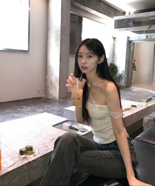 ETRE AU SOMMET(エトレオソメ)の「Lace One-Shoulder Shirring Top (White)(Tシャツ/カットソー・レディース・その他・FREE)」の6枚目の写真