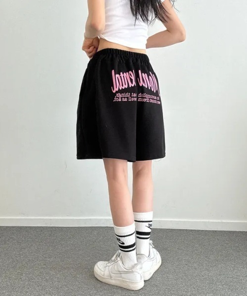 Lips（リップス）の「バックロゴがストリート感を演出！ゆったりシルエットのハーフスウェットパンツ（スウェットパンツ・レディース・グレー/ライトグレー/ブラック・FREE）」の6枚目の写真