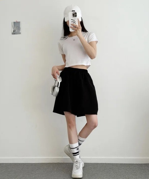 Lips（リップス）の「バックロゴがストリート感を演出！ゆったりシルエットのハーフスウェットパンツ（スウェットパンツ・レディース・グレー/ライトグレー/ブラック・FREE）」の9枚目の写真