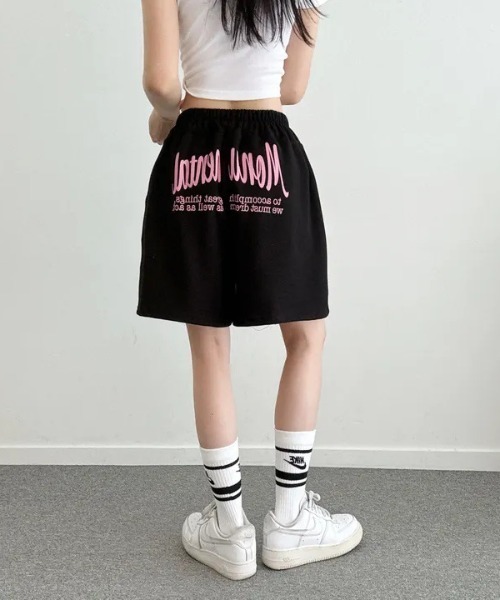 Lips（リップス）の「バックロゴがストリート感を演出！ゆったりシルエットのハーフスウェットパンツ（スウェットパンツ・レディース・グレー/ライトグレー/ブラック・FREE）」の10枚目の写真