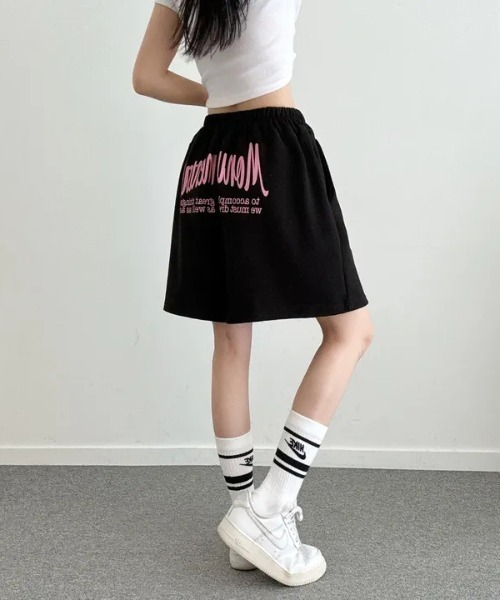Lips（リップス）の「バックロゴがストリート感を演出！ゆったりシルエットのハーフスウェットパンツ（スウェットパンツ・レディース・グレー/ライトグレー/ブラック・FREE）」の11枚目の写真