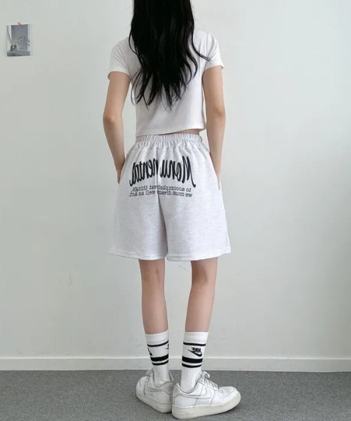 Lips（リップス）の「バックロゴがストリート感を演出！ゆったりシルエットのハーフスウェットパンツ（スウェットパンツ・レディース・グレー/ライトグレー/ブラック・FREE）」の13枚目の写真