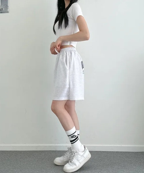 Lips（リップス）の「バックロゴがストリート感を演出！ゆったりシルエットのハーフスウェットパンツ（スウェットパンツ・レディース・グレー/ライトグレー/ブラック・FREE）」の15枚目の写真