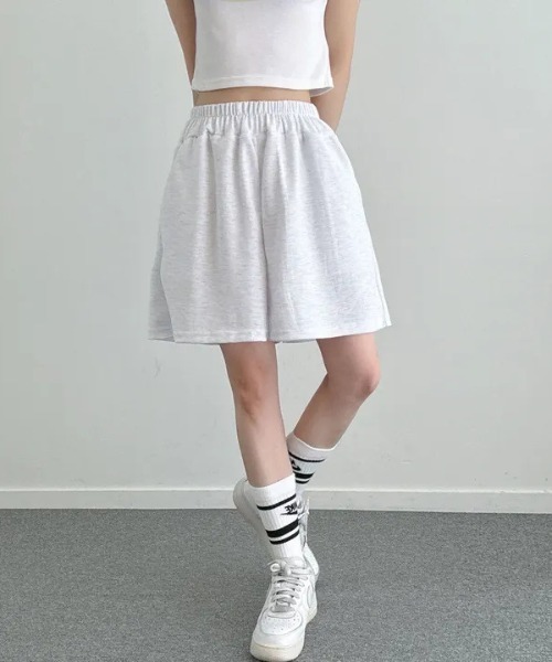 Lips（リップス）の「バックロゴがストリート感を演出！ゆったりシルエットのハーフスウェットパンツ（スウェットパンツ・レディース・グレー/ライトグレー/ブラック・FREE）」の17枚目の写真