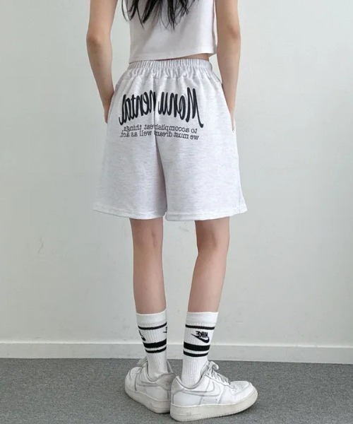 Lips（リップス）の「バックロゴがストリート感を演出！ゆったりシルエットのハーフスウェットパンツ（スウェットパンツ・レディース・グレー/ライトグレー/ブラック・FREE）」の18枚目の写真