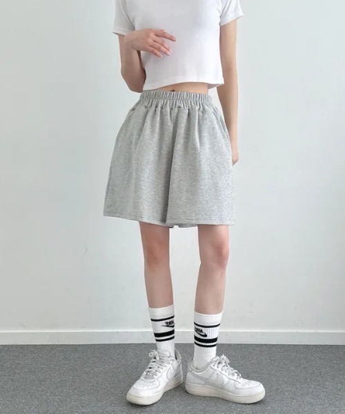 Lips（リップス）の「バックロゴがストリート感を演出！ゆったりシルエットのハーフスウェットパンツ（スウェットパンツ・レディース・グレー/ライトグレー/ブラック・FREE）」の22枚目の写真