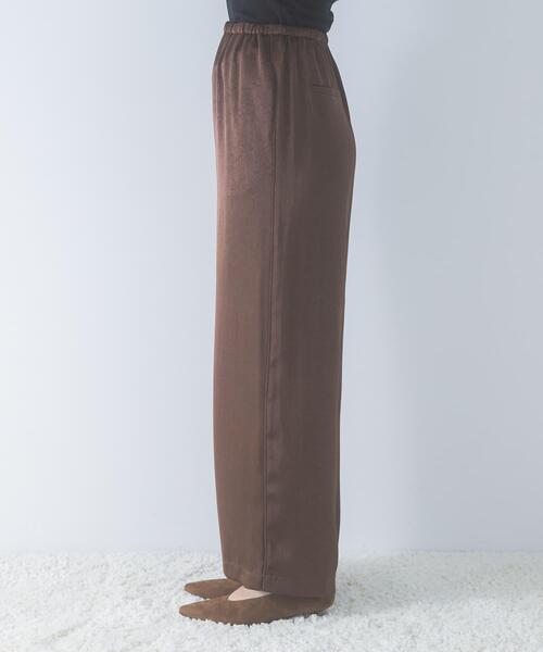 URBAN RESEARCH ROSSO WOMEN(アーバンリサーチ ロッソ)の「サテンイージーストレートパンツ(その他パンツ・レディース・ブラウン/ブラック・FREE)」の5枚目の写真