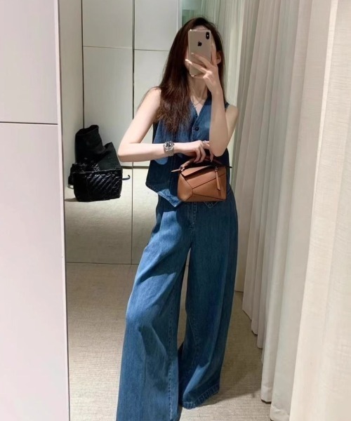 FAVORITO(ファヴォリート)の「デニムベストワイドパンツセットアップ(セットアップ・レディース・ブルー・S/M/L)」の3枚目の写真