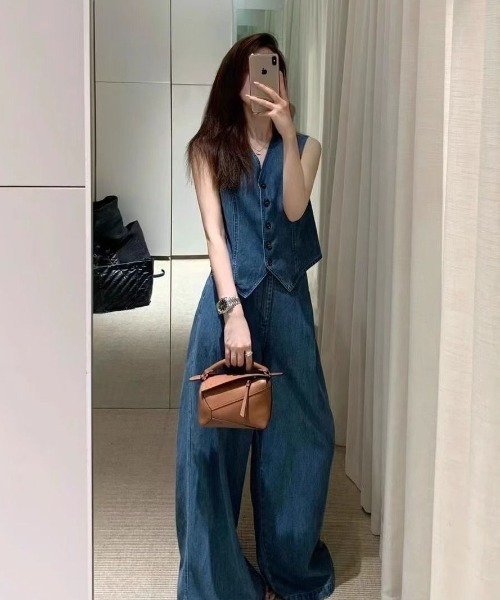 FAVORITO(ファヴォリート)の「デニムベストワイドパンツセットアップ(セットアップ・レディース・ブルー・S/M/L)」の2枚目の写真
