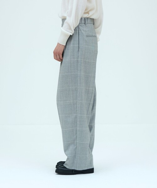 GALERIE VIE（ギャルリー ヴィー）の「【WEB先行予約】ライトフラノストレッチ タックストレートパンツ（スラックス・レディース・ベージュ/グレー系その他/チャコールグレー/ネイビー・36/32/34）」の9枚目の写真