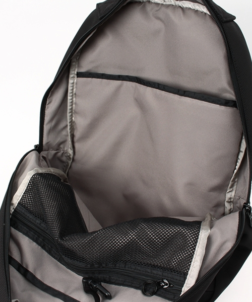 AMERICAN RAG CIE(アメリカンラグシー)の「C6(シーシックス) POCKET BACKPACK / 102-C-6-C1599(バックパック/リュック・メンズ・ブラック・FREE)」の5枚目の写真