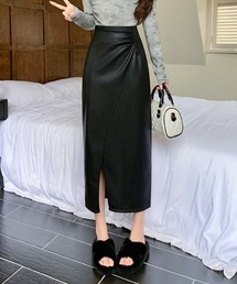 フェイクレザーアシンメトリー・タイトマキシスカート