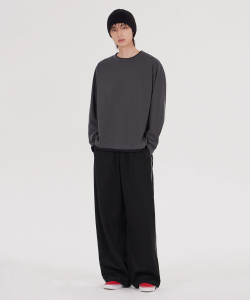 GLW（ジーエルダブリュ）の「[ユニセックス] ダブルレイヤードロングスリーブTシャツチャコール（Tシャツ/カットソー・メンズ・その他・SMALL/MEDIUM/LARGE/X-LARGE）」の3枚目の写真