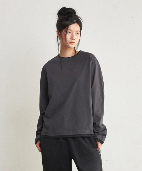 GLW（ジーエルダブリュ）の「[ユニセックス] ダブルレイヤードロングスリーブTシャツチャコール（Tシャツ/カットソー・メンズ・その他・SMALL/MEDIUM/LARGE/X-LARGE）」の4枚目の写真