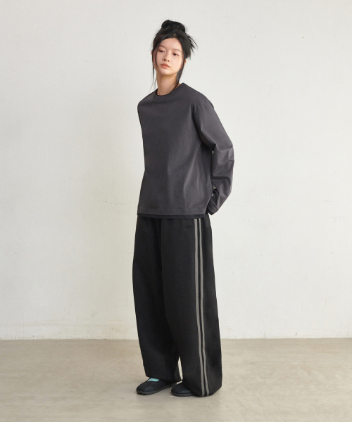 GLW（ジーエルダブリュ）の「[ユニセックス] ダブルレイヤードロングスリーブTシャツチャコール（Tシャツ/カットソー・メンズ・その他・SMALL/MEDIUM/LARGE/X-LARGE）」の5枚目の写真
