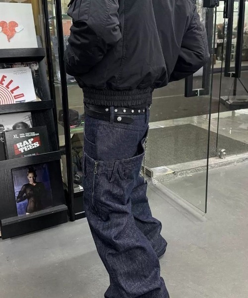 FreeZone(フリーゾーン)の「オフセットクロスデザイン ビッグワイドデニムパンツ(デニムパンツ・メンズ・ブルー・S/M/L)」の15枚目の写真