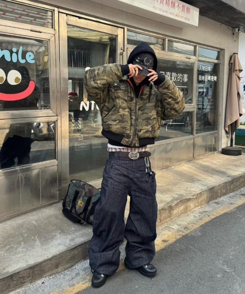 FreeZone(フリーゾーン)の「オフセットクロスデザイン ビッグワイドデニムパンツ(デニムパンツ・メンズ・ブルー・S/M/L)」の6枚目の写真
