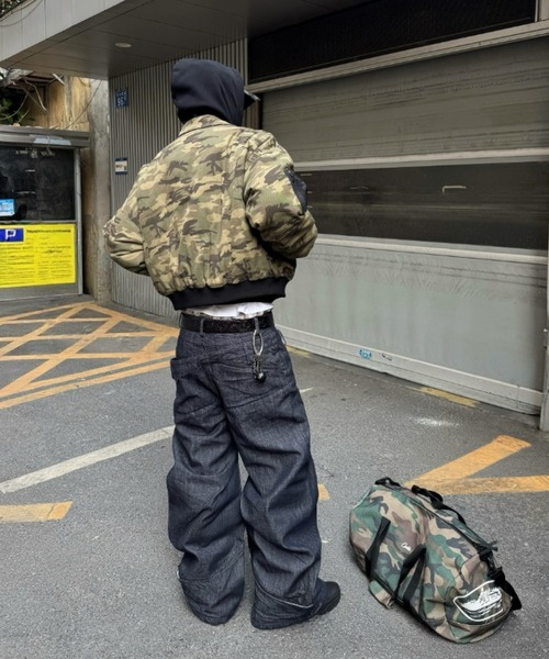 FreeZone(フリーゾーン)の「オフセットクロスデザイン ビッグワイドデニムパンツ(デニムパンツ・メンズ・ブルー・S/M/L)」の7枚目の写真