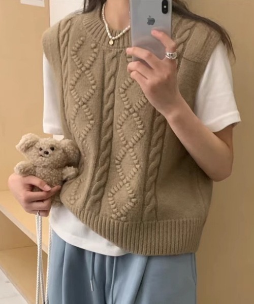 NANEA（ナネア）の「柄編みニットベスト（ベスト・レディース・モカ/アイボリー/レッド/グレー・フリー）」の3枚目の写真