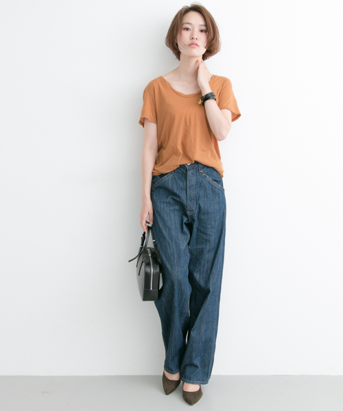 URBAN RESEARCH（アーバンリサーチ）の「UR 強撚ガーゼUネックカットソー（Tシャツ/カットソー・レディース・オフホワイト/キャメル/ダークブラウン/ブラック・FREE）」の8枚目の写真