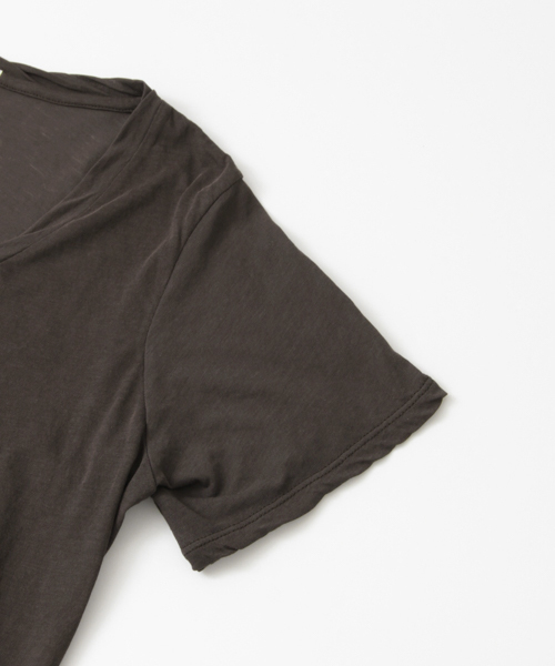 URBAN RESEARCH（アーバンリサーチ）の「UR 強撚ガーゼUネックカットソー（Tシャツ/カットソー・レディース・オフホワイト/キャメル/ダークブラウン/ブラック・FREE）」の15枚目の写真