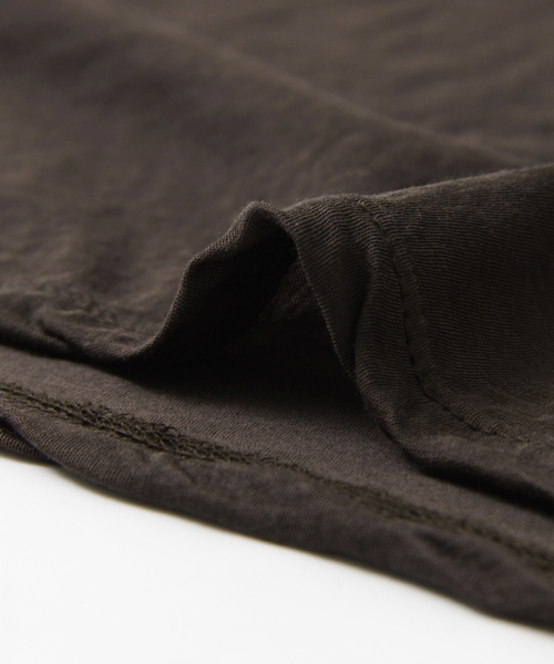 URBAN RESEARCH（アーバンリサーチ）の「UR 強撚ガーゼUネックカットソー（Tシャツ/カットソー・レディース・オフホワイト/キャメル/ダークブラウン/ブラック・FREE）」の9枚目の写真