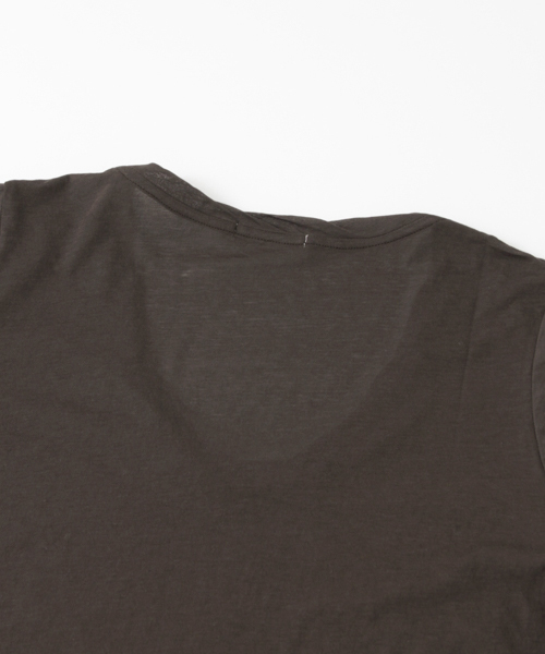 URBAN RESEARCH（アーバンリサーチ）の「UR 強撚ガーゼUネックカットソー（Tシャツ/カットソー・レディース・オフホワイト/キャメル/ダークブラウン/ブラック・FREE）」の10枚目の写真