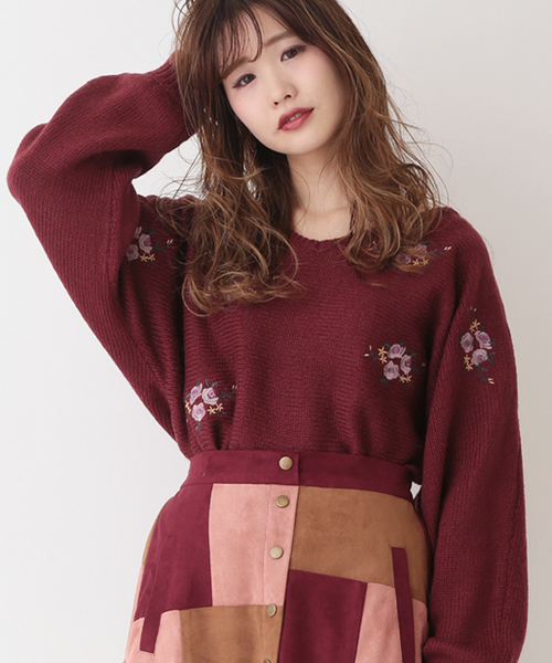 one after another NICE CLAUP（ワンアフターアナザーナイスクラップ）の「Vネック花柄刺繍ニット（ニット/セーター・レディース・アイボリー/ブラック/レッド・FREE）」の3枚目の写真