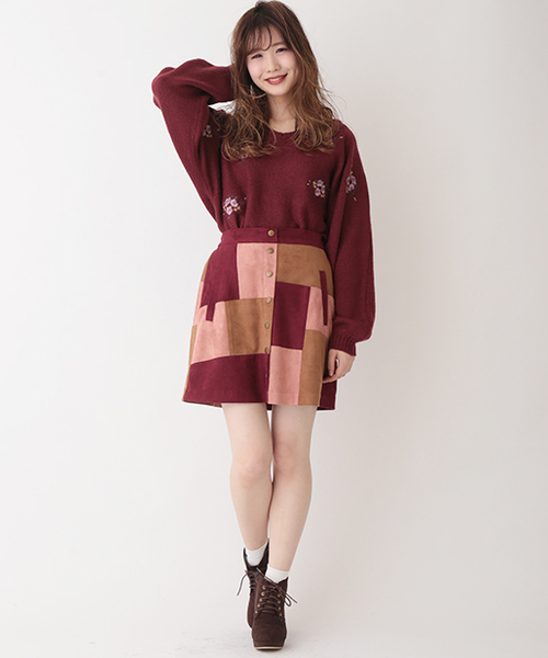 one after another NICE CLAUP（ワンアフターアナザーナイスクラップ）の「Vネック花柄刺繍ニット（ニット/セーター・レディース・アイボリー/ブラック/レッド・FREE）」の5枚目の写真