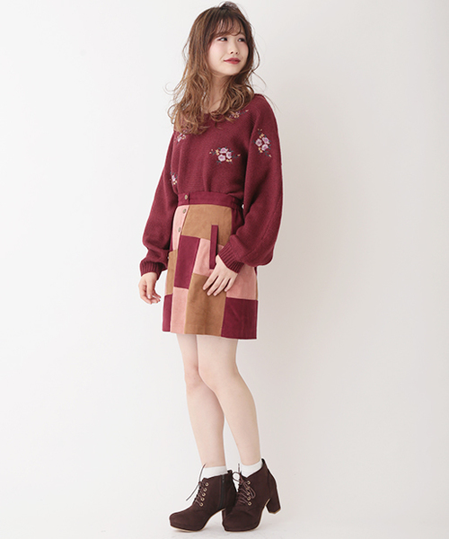 one after another NICE CLAUP（ワンアフターアナザーナイスクラップ）の「Vネック花柄刺繍ニット（ニット/セーター・レディース・アイボリー/ブラック/レッド・FREE）」の6枚目の写真